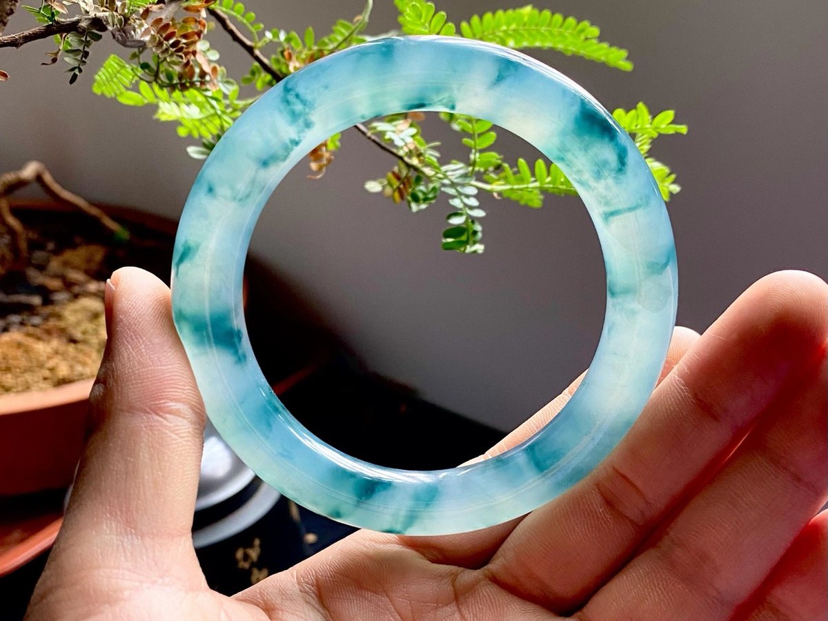 冰飘花平安镯 Ice-jade bangle with moss